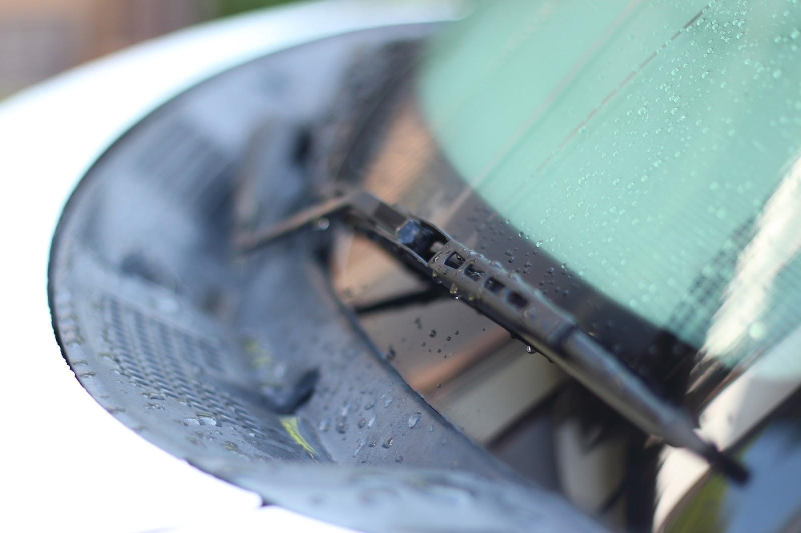 車に雨汚れが付着してしまうのはなぜ 雨汚れから車を守る方法も紹介 ボディコーティングコラム コラム イエローハット
