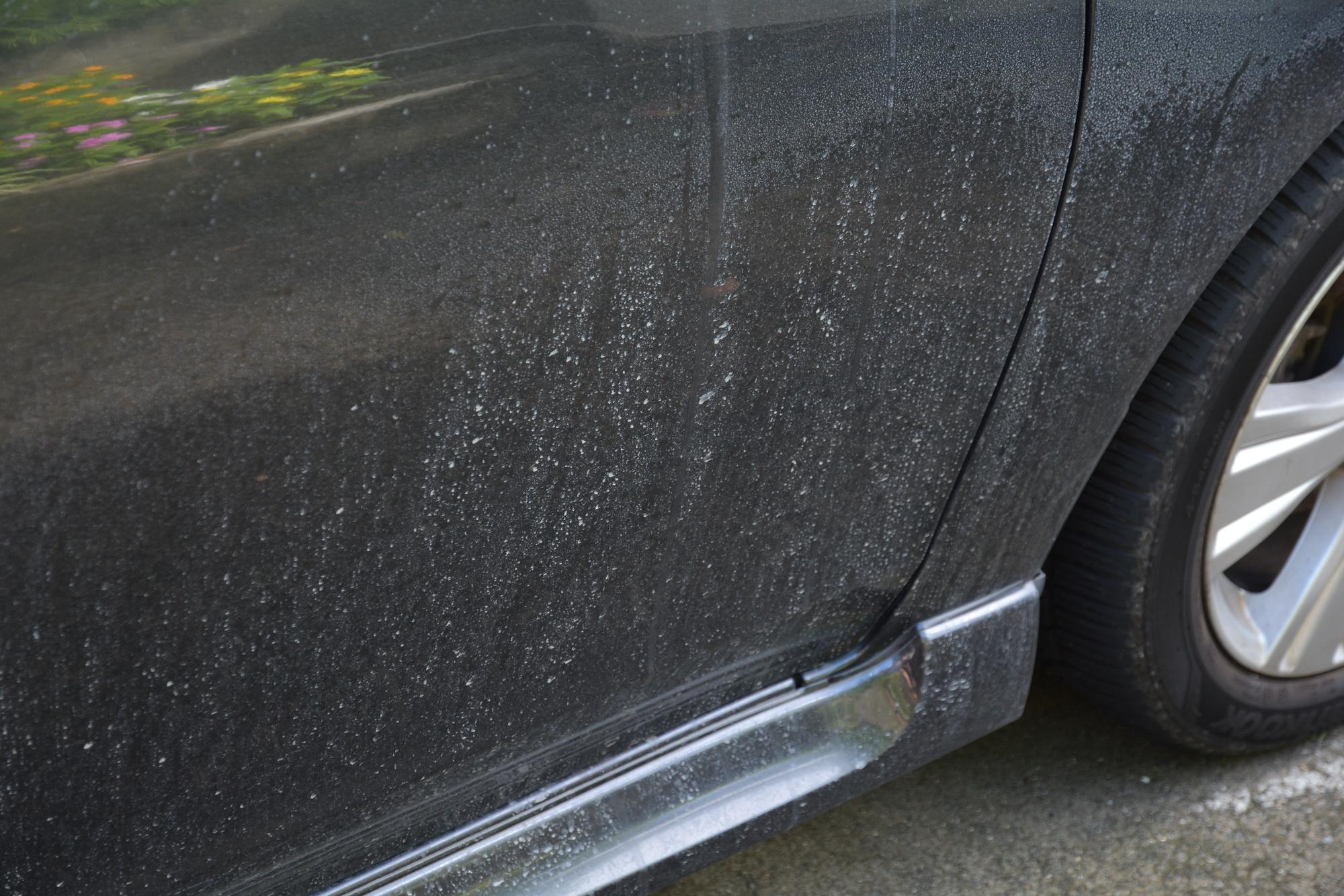 黒い車は雨汚れが目立つ 対策や洗車時の注意なども解説 ボディコーティングコラム コラム イエローハット