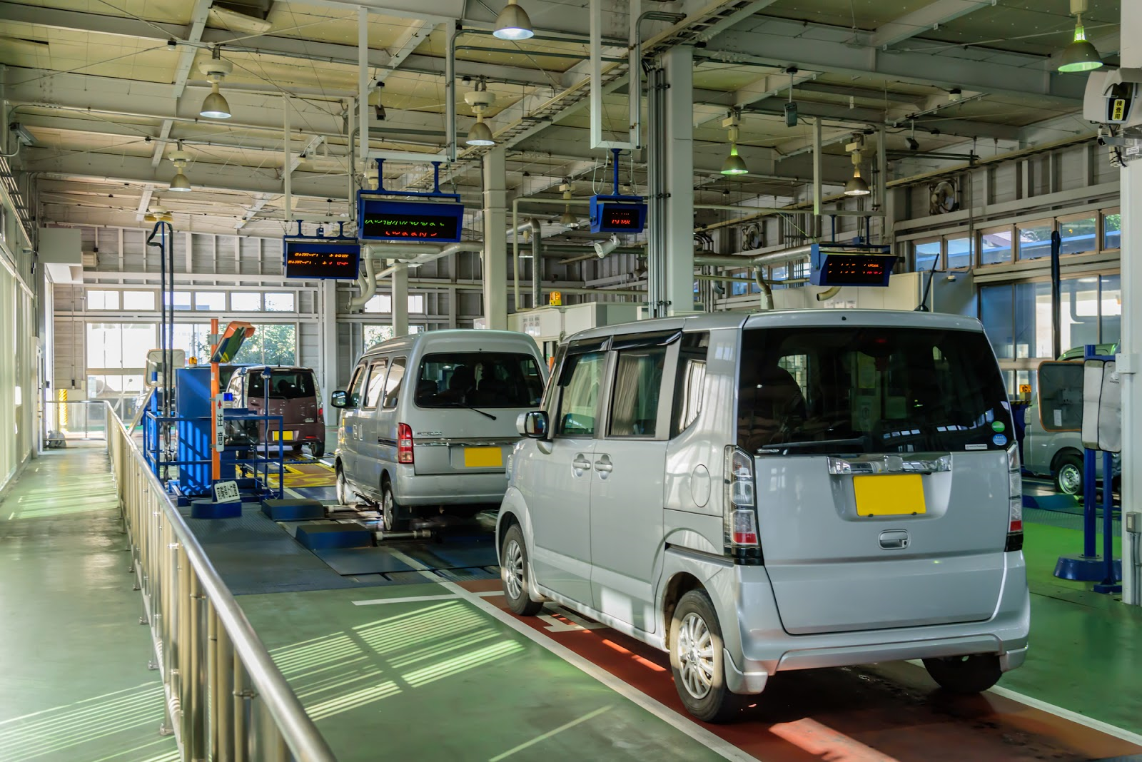 海外では、日本車の車検ステッカーが品質の証