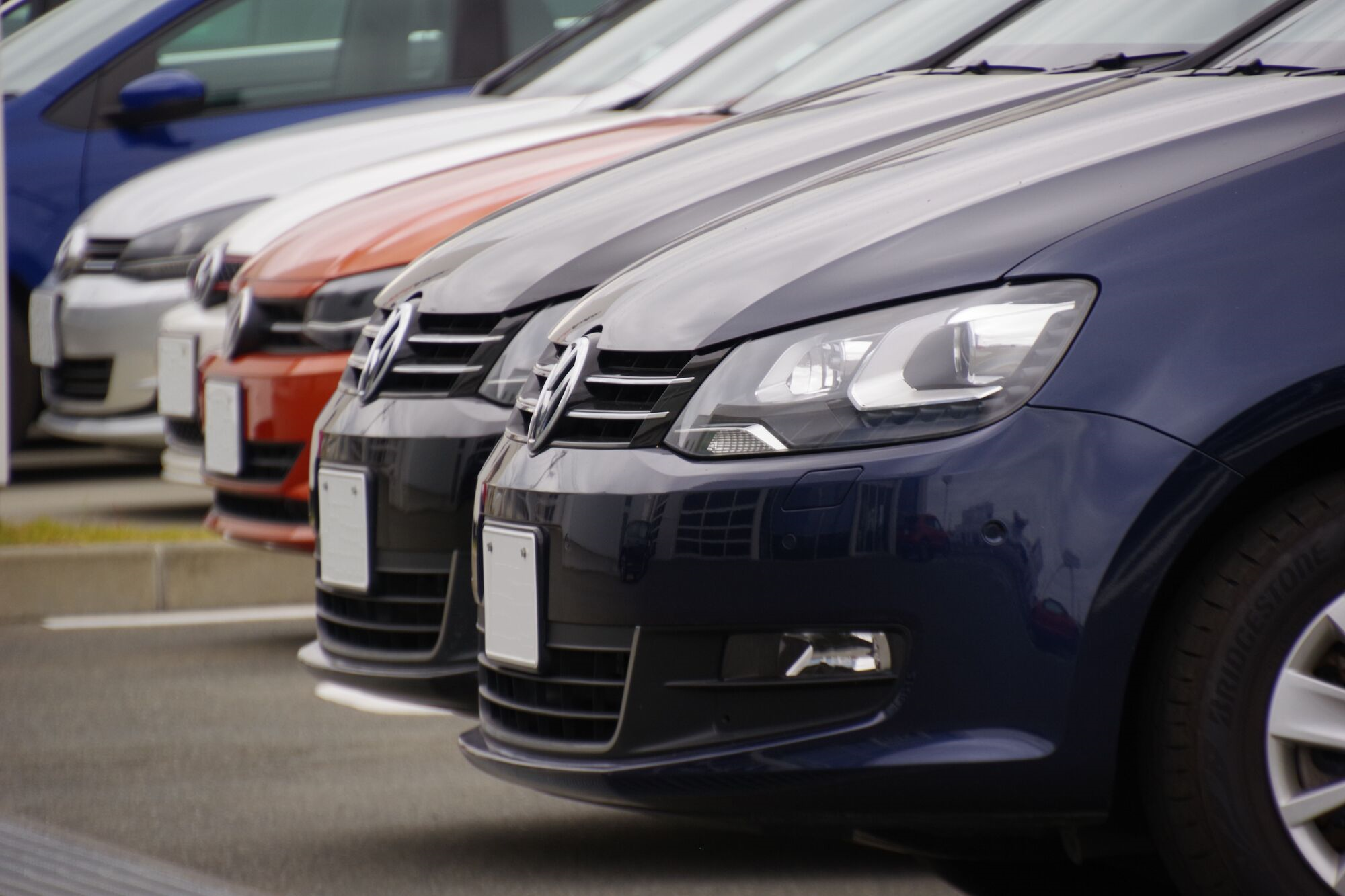 輸入車のエンジンオイル交換時期の違いとは メンテナンス方法についても解説 オイル交換コラム コラム イエローハット 輸入車のエンジンオイル交換時期の違いとは メンテナンス方法についても解説 オイル交換コラム コラム イエローハット