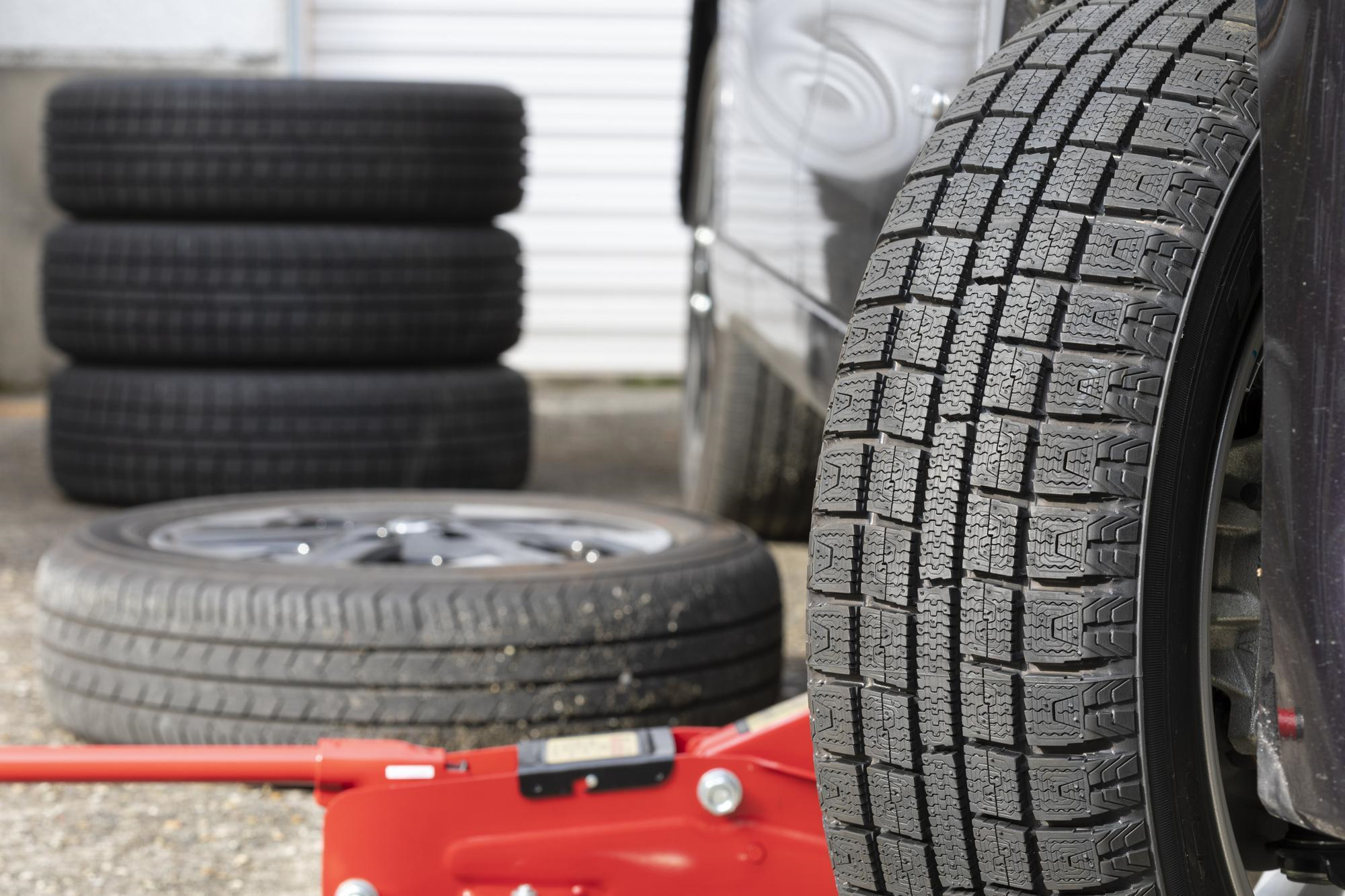 タイヤ傷の種類や特徴とは パンク バーストした際の対処方法も解説 タイヤ交換コラム コラム イエローハット