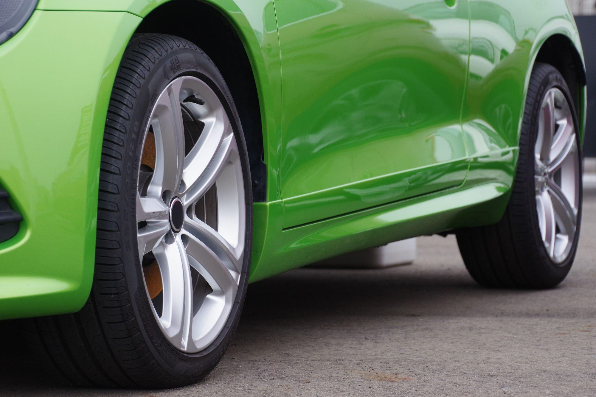 タイヤの重さは本体とホイールの合計値！目安の重量や走行性能との関係